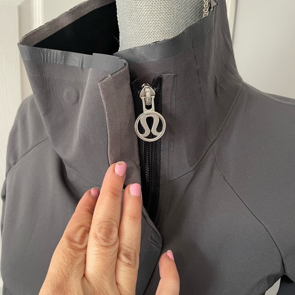 Lululemon Harmony soft shell jacket in grey size 4 - Picture 7 of 8